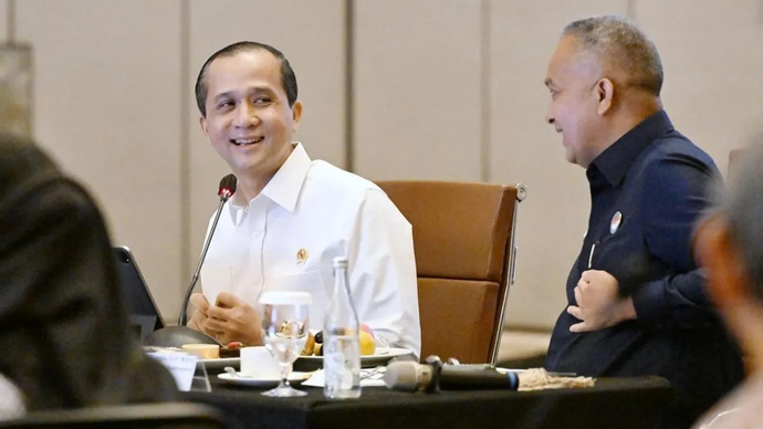 Menteri Transmigrasi (Mentrans) M Iftitah Sulaiman Suryanagara (kiri) dan Ketua Komite Eksekutif Percepatan Pembangunan Otonomi Khusus Papua Velix Vernando Wanggai (kanan) menghadiri Rapat Pleno Hasil Reviu Laporan Tim Ekspedisi Patriot 2025 di Jakarta, Rabu (29/4/2026). ANTARA/HO-Kementerian Transmigrasi.