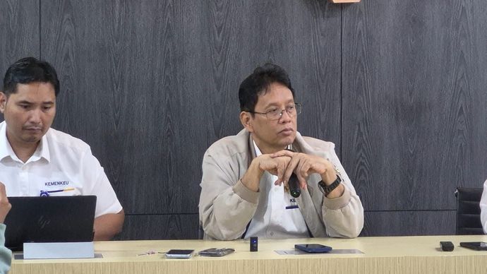 Menteri Keuangan (Menkeu) Purbaya Yudhi Sadewa memberhentikan dua pejabat di Kementerian Keuangan setelah ditemukan adanya ketidaksesuaian data terkait restitusi pajak atau pengembalian kelebihan pembayaran pajak kepada wajib pajak.