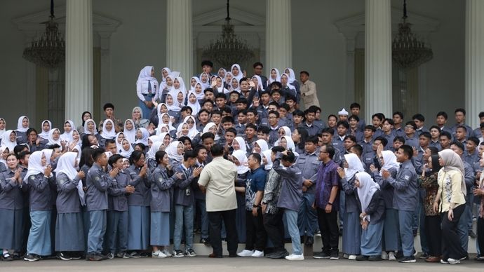 Istana Merdeka mendadak penuh energi saat ratusan siswa SMA sederajat berkumpul dan menyapa Presiden Prabowo Subianto.