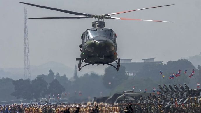 Ilustrasi - Sejumlah anggota TNI melakukan simulasi pertempuran saat gladi bersih Upacara Gelar Pasukan Operasional dan Kehormatan Militer di Lapangan Udara (Lanud) Suparlan Pusdiklatpassus, Batujajar, Kabupaten Bandung Barat, Jawa Barat, Jumat (8/8/2025). ANTARA FOTO/Abdan Syakura/nz.