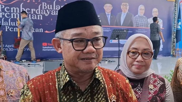 Arsip - Menteri Pendidikan Dasar dan Menengah (Mendikdasmen) Abdul Mu'ti melakukan tanya jawab dengan media usai kegiatan Pencanangan Bulan Pemberdayaan Perempuan melalui Pendidikan di Kantor Badan Bahasa, Jakarta Pusat, Rabu (1/4/2026). ANTARA/Hana Dewi Kinarina Kaban