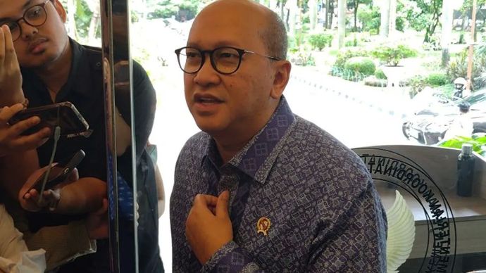 CEO Danantara Rosan Roeslani memberikan keterangan kepada pers usai rapat di Kementerian Koordinator Bidang Perekonomian, Jakarta, Selasa 5 Mei 2026. ANTARA/Aria Ananda