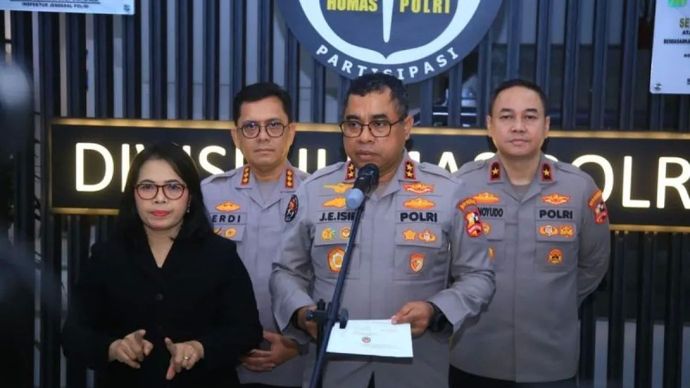 Kadiv Humas Polri Irjen Pol. Johnny Eddizon Isir (kedua dari kanan). ANTARA/HO-Divisi Humas Polri.