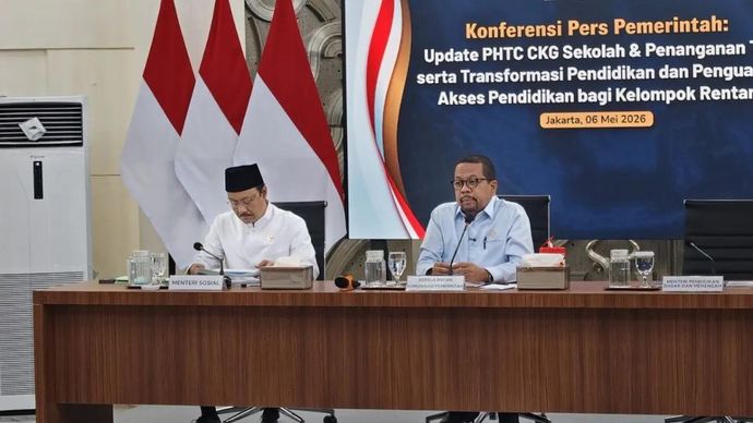Kepala Badan Komunikasi Pemerintah (Bakom) RI Muhammad Qodari (kanan) dalam jumpa pers di Auditorium Kantor Bakom RI, Jakarta, Rabu 6 Mei 2026. ANTARA/Fathur Rochman