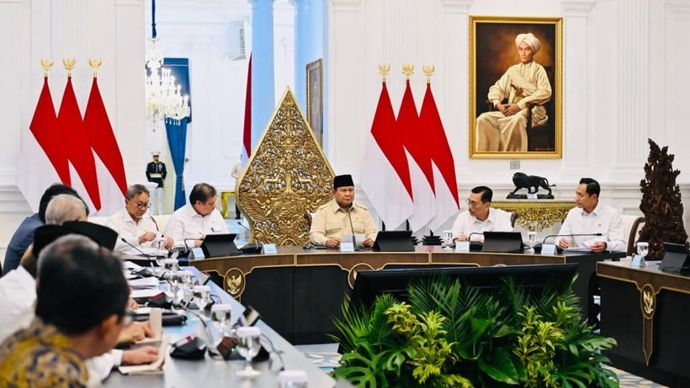 Prabowo Subianto menggelar rapat terbatas bersama sejumlah menteri Kabinet Merah Putih dan Komite Stabilitas Sistem Keuangan (KSSK) di Istana Merdeka, Jakarta, pada Selasa, 5 Mei 2026