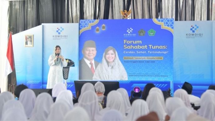 Menkomdigi Meutya Hafid menyampaikan sambutan dalam acara Sahabat Tunas: Cerdas, Sehat, Terlindungi di Madrasah Tsanawiyah Hidayatul Atfal Rebila, Lombok Tengah, NTB, Selasa, 5 Mei 2026.