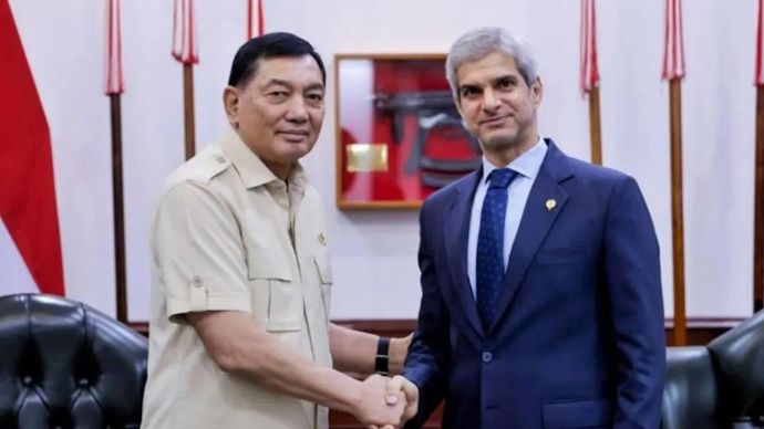 Menteri Pertahanan Sjafrie Sjamsoeddin bertemu dengan Duta Besar Kuwait untuk Indonesia H.E. Khalid Jassim Alyassin di Kantor Kementerian Pertahanan, Jakarta Pusat, Rabu (6/5/2026). ANTARA/Ho-Humas Kemhan.