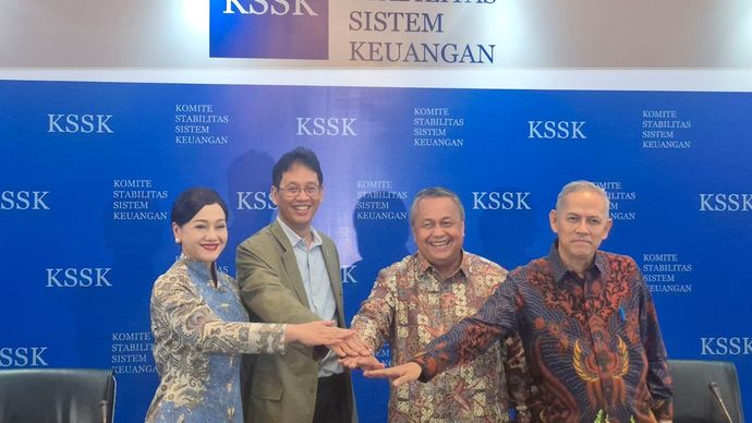 Menteri Keuangan (Menkeu) Purbaya Yudhi Sadewa, Gubernur Bank Indonesia Perry Warjiyo, Ketua Otoritas Jasa Keuangan (OJK) Friederica Widyasanti, dan Ketua Lembaga Penjamin Simpanan (LPS) Anggito Abimanyu.