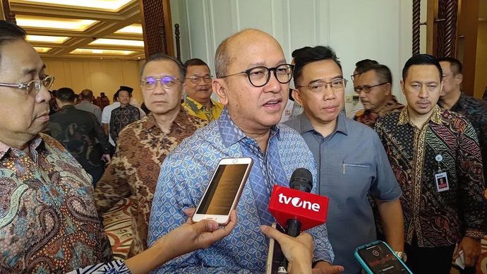 Menteri Investasi dan Hilirisasi Rosan Roeslani memberikan keterangan kepada wartawan usai menghadiri acara 
