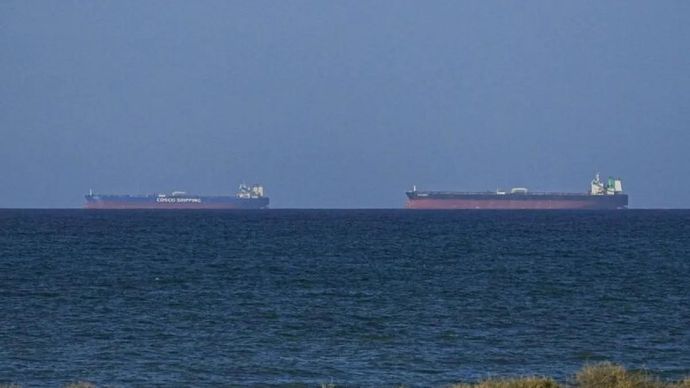 Ilustrasi - Sebuah kapal menunggu untuk melewati Selat Hormuz. ANTARA/Shady Alassar - Anadolu Agency/pri.