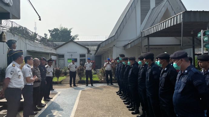 Lapas Narkotika Gunung Sindur bersama Lapas Khusus Gunung Sindur melaksanakan kegiatan Penguatan Pengawasan serta Ikrar Pemasyarakatan Bersih dari Handphone Ilegal, Narkoba, dan Penipuan. Kegiatan ini dilaksanakan berdasarkan arahan Direktorat Jenderal Pemasyarakatan Kementerian Imigrasi dan Pemasyarakatan dan digelar secara serentak di seluruh Indonesia bersama Aparat Penegak Hukum serta Forkopimda setempat, Pada hari Jumat, 08 Mei 2026.