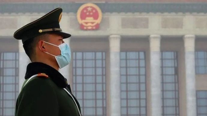 Ilustasi Seorang tentara berjaga di depan Balai Agung Rakyat, Beijing, China. (Antara/M. Irfan Ilmie/aa)