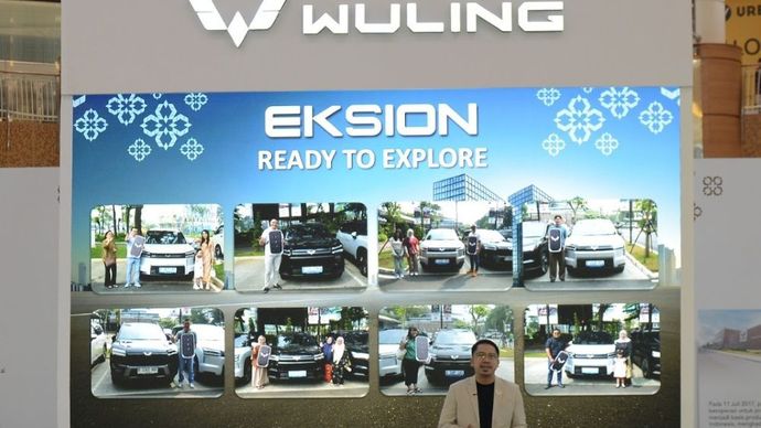 Wuling Motors (Wuling) resmi menggelar handover ceremony atau penyerahan perdana Wuling Eksion kepada konsumen di Summarecon Mall Serpong, Tangerang, pada Sabtu (9/5/2026). (Foto: Dok/Istimewa)  