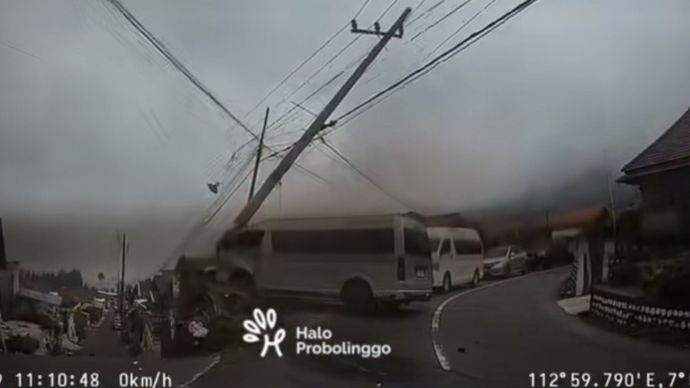 Kecelakaan Hiace di Bromo