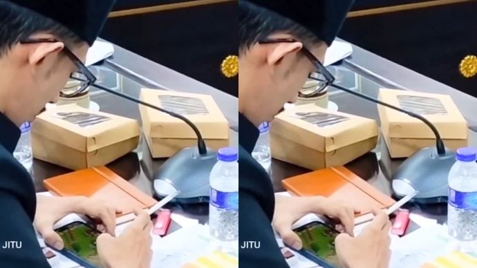 Anggota DPRD Jember Merokok dan Main Game