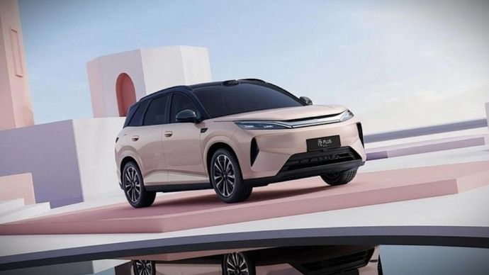 BYD Atto 3 terbaru hadir dengan desain yang diperbarui dan teknologi pengisian daya cepat. (Foto: BYD via CarNewsChina)