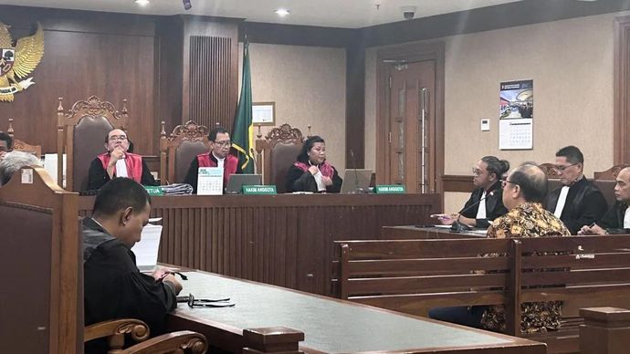 Direktur sekaligus pemilik manfaat dari beberapa perusahaan yang tergabung dalam Grup perusahaan Bara Jaya Utama (Grup BJU) Hendarto dalam sidang pembacaan surat tuntutan di Pengadilan Tipikor pada PN Jakpus, Selasa 12 Mei 2026. (ANTARA/Agatha Olivia Victoria)