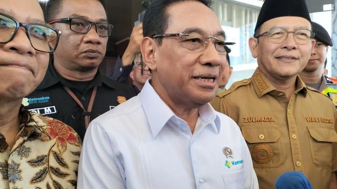 Wakil Menteri Kesehatan (Wamenkes) Benjamin Paulus Octavianus diwawancarai di Padang, Selasa, (12/5/2026). ANTARA/Muhammad Zulfikar