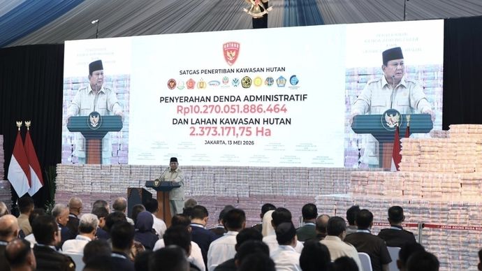 Presiden Prabowo Subianto pada Rabu 13 Mei 2026 menginstruksikan penurunan bunga kredit bagi keluarga prasejahtera menjadi di bawah 9 persen guna menciptakan akses permodalan yang lebih adil dan inklusif bagi rakyat kecil.