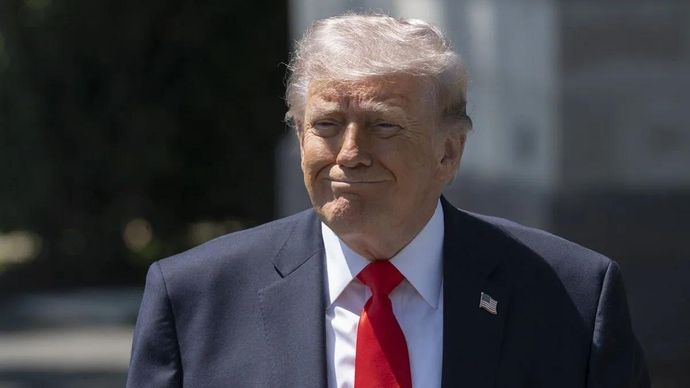 Presiden Amerika Serikat Donald Trump berbicara kepada pers di Gedung Putih, Washington D.C., Amerika Serikat 1 Mei 2026.(ANTARA/Anadolu/pri)