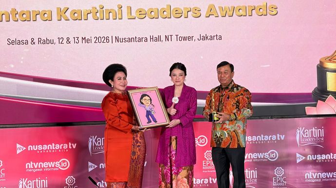 Ida Yulidina Purbaya Dianugerahi The Graceful Influence di Kartini Leader Fest 2026.