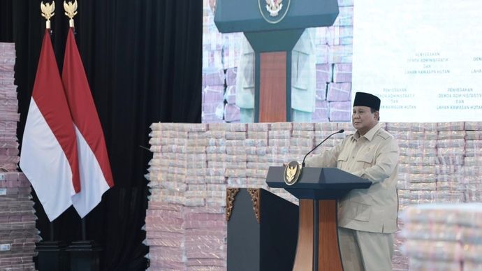 Presiden Prabowo Subianto pada 13 Mei 2026 memberikan teguran keras kepada eksportir yang belum menyimpan devisa hasil ekspor di dalam negeri demi memperkuat stabilitas ekonomi dan kedaulatan kekayaan alam Indonesia.