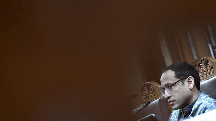 Terdakwa kasus dugaan korupsi pengadaan Chromebook dalam program digitalisasi pendidikan di Kemendikbudristek Nadiem Makarim menyimak keterangan saksi saat sidang di Pengadilan Tipikor, Jakarta, Senin 4 Mei 2026. Sidang tersebut beragendakan mendengarkan keterangan saksi yang dihadirkan pihak terdakwa, yakni Guru Besar Hukum Pidana Universitas Padjajaran, Romli Atmasasmita. ANTARA FOTO/M Risyal Hidayat/bar (ANTARA FOTO/M RISYAL HIDAYAT)