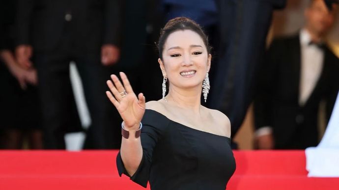 Aktris Gong Li tiba di karpet merah untuk upacara pembukaan edisi ke-79 Festival Film Cannes di Cannes, Prancis, 12 Mei 2026. Edisi ke-79 Festival Film Cannes dibuka pada hari Selasa di kota resor Cannes di Prancis selatan, dengan seleksi 22 film yang bersaing untuk memperebutkan Palme d'Or yang didambakan. (Xinhua/Wu Huiwo)