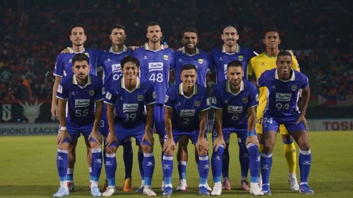 Skuad Persib Bandung berfoto sebelum pertandingan menghadapi Ratchaburi pada leg pertama babak 16 besar AFC Champions League (ACL) II.