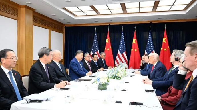 Arsip - Presiden China Xi Jinping bertemu Presiden Amerika Serikat Donald Trump saat di Busan, Korea Selatan, (30/10/2025). (ANTARA/HO-Xinhua/Shen Hong)
