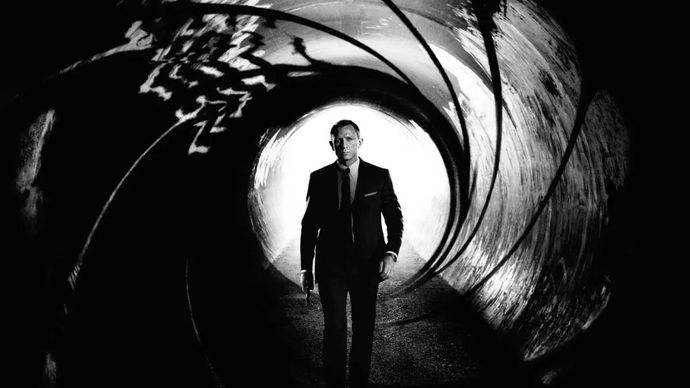 Ilustrasi - Poster film James Bond, 