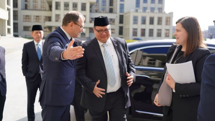 Menteri Koordinator Bidang Perekonomian RI Airlangga Hartarto melakukan pertemuan bilateral dengan Perdana Menteri Republik Belarus Alexander Turchin. (Istimewa)