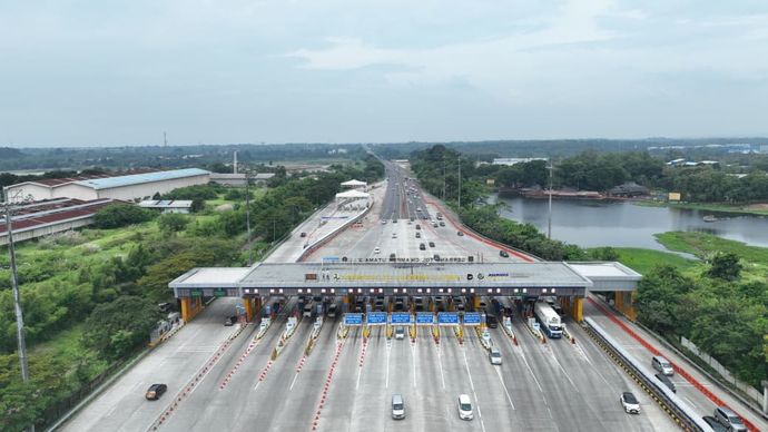 PT Jasa Marga (Persero) Tbk melaporkan volume lalu lintas kendaraan keluar Jabotabek pada periode H-1 sampai dengan Hari H libur panjang Kenaikan Yesus Kristus 2026 atau Rabu-Kamis (13-14 Mei 2026) mencapai 334.419 kendaraan. 
