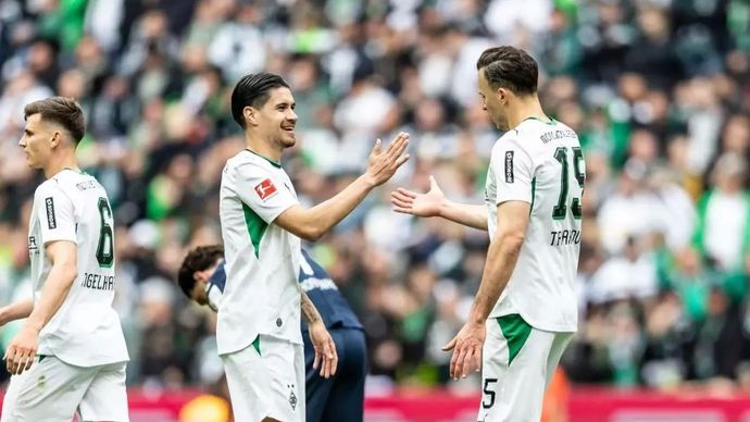 Selebrasi Kevin Diks setelah mencetak gol untuk Borussia Moenchengladbach dalam pertandingan penutup Bundesliga 2025/26 lawan Hoffenheim pada Sabtu 16 Mei 2026. Bundesliga.com