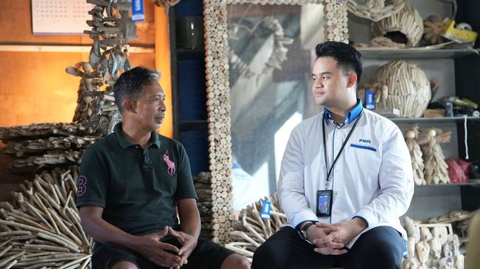 Sejak bergabung dengan PNM ULaMM (Unit Layanan Modal Mikro) pada 2017, Wayan mendapatkan akses pembiayaan dan pendampingan usaha secara rutin. Dukungan tersebut turut memperkuat langkah Ulu Sari Handicraft untuk berkembang lebih terarah. Kini, usaha yang ia bangun telah memiliki dua workshop yang berlokasi di Singaraja dan Tegallalang, serta mempekerjakan 45 karyawan saat itu.  