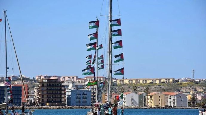 Ilustrasi - Armada yang tergabung dalam konvoi kemanusiaan 