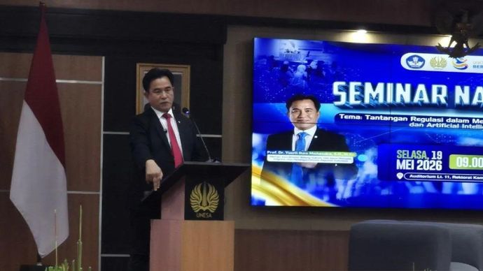 Menteri Koordinator Bidang Hukum, Hak Asasi Manusia, Imigrasi, dan Pemasyarakatan Republik Indonesia Yusril Ihza Mahendra saat menjadi pemateri kuliah umum di Universitas Negeri Surabaya (Unesa), Surabaya, Selasa (19/5/2026). ANTARA/Willi Irawan