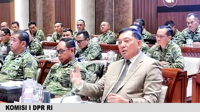 Menteri Pertahanan Sjafrie Sjamsoeddin saat rapat dengan Komisi I DPR RI. 