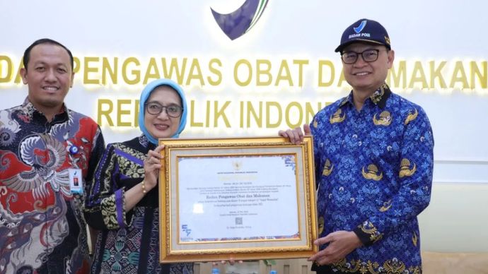Kepala Badan Pengawas Obat dan Makanan (BPOM) Taruna Ikrar menerima piagam penghargaan Anugerah Kearsipan Nasional 2026 dalam kategori Kementerian/Lembaga pada Klaster II dengan kategori AA &ldquo;Sangat Memuaskan&rdquo;. ANTARA/HO - BPOM.