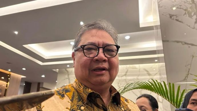 Menteri Koordinator Bidang Perekonomian Airlangga Hartarto menjawab pertanyaan wartawan dalam wawancara cegat di Kantor Kementerian Koordinator Bidang Perekonomian Jakarta, Kamis 21 Mei 2026. (ANTARA/Imamatul Silfia)