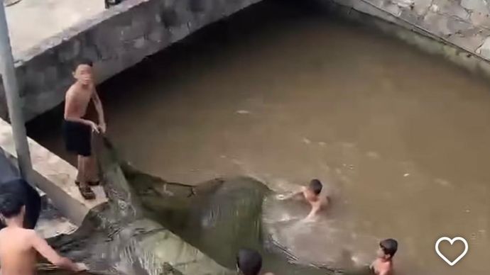 Korban dan teman-temannya saat bermain di Kali Baru, Kampung Tengah, Kramat Jati, Jakarta Timur. 