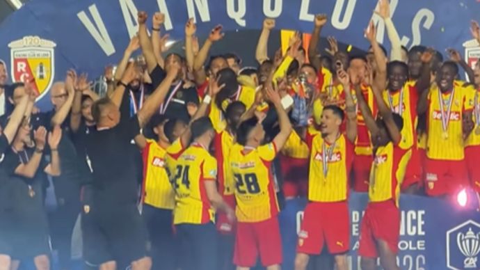 Lens menjuarai Piala Prancis setelah menekuk Nice dengan skor 3-1 pada partai final di Stadion Stade de France, Saint-Denis, Paris, Jumat waktu setempat.