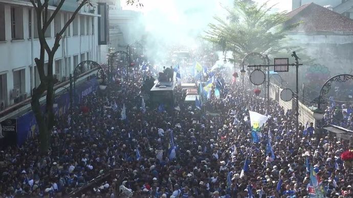 Penampakan Bobotoh konvoi Kemenangan Persib Bandung