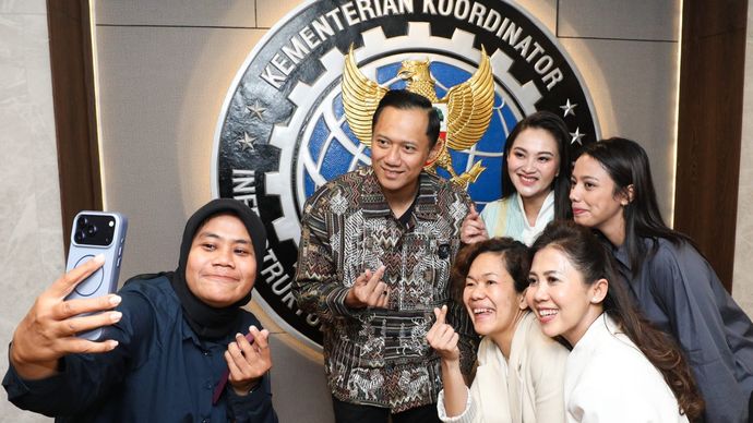 Menteri Koordinator Bidang Infrastruktur dan Pembangunan Kewilayahan Agus Harimurti Yudhoyono (AHY) menerima Gubernur Maluku Utara Sherly Tjoanda. 