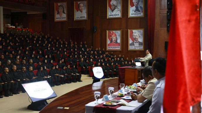  Prabowo Beri Taklimat Peserta Presidential Future Leaders Program 2026