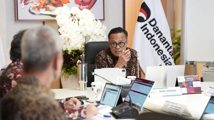 Kepala BP BUMN sekaligus COO Danantara, Dony Oskaria, bertemu dengan Direktur Strategic Business Development &amp; Portfolio PT Telkom Indonesia, Seno Soemadji, untuk membahas perkembangan pelaksanaan streamlining dan transformasi bisnis Telkom Group.