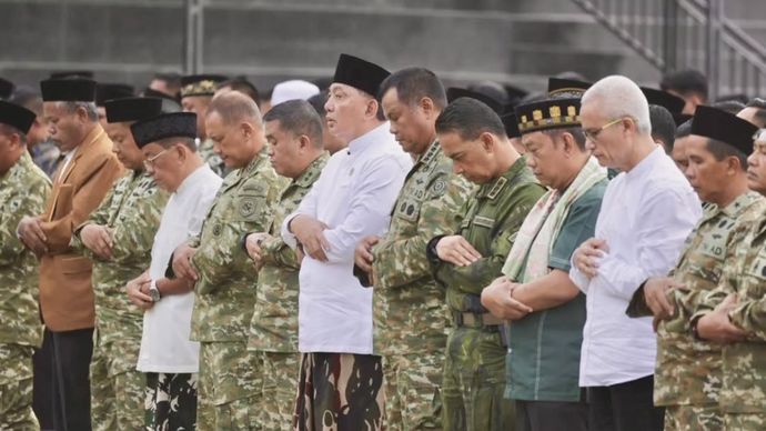 Wapang TNI Dampingi Menhan RI Shalat Iduladha Bersama Prajurit dan Masyarakat di Papua Barat