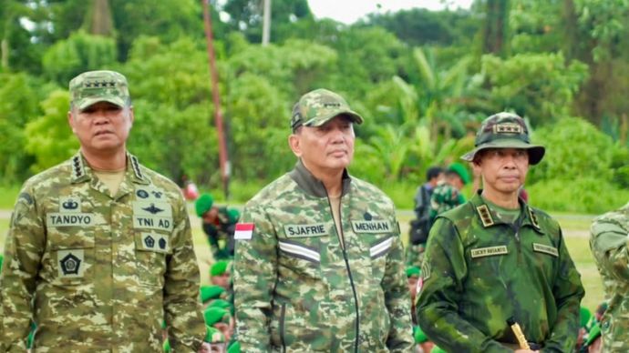 Wakil Panglima TNI Jenderal TNI Tandyo Budi R mendampingi Menteri Pertahanan RI Sjafrie Sjamsoeddin melaksanakan kunjungan kerja ke Yonif Teritorial Pembangunan (Yon TP) 805/KSW di Kabupaten Manokwari Selatan, Papua Barat, Selasa, 26 Mei 2026