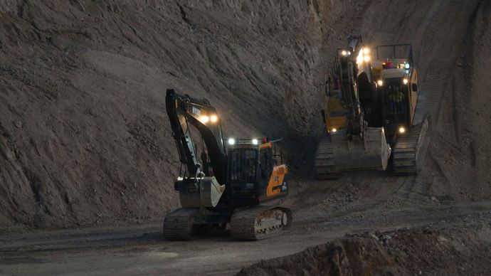 PT Merdeka Gold Resources Tbk (EMAS), anak usaha PT Merdeka Copper Gold Tbk (MDKA), memulai program diamond deep drilling sedalam 3.600 meter di Tambang Emas Pani yang berpotensi meningkatkan sumber daya mineral Pani yang saat ini mencapai 7,0 juta ounces emas.