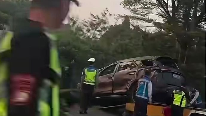 Kecelakaan tunggal melibatkan sebuah Toyota Fortuner terjadi di ruas Tol Jagorawi KM 30 arah Bogor pada Senin 1 Juni 2026. 